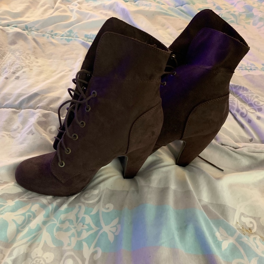 Shoe boots only worn once